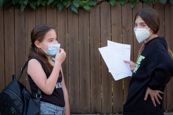 Corona : le gouvernement resserre la vis