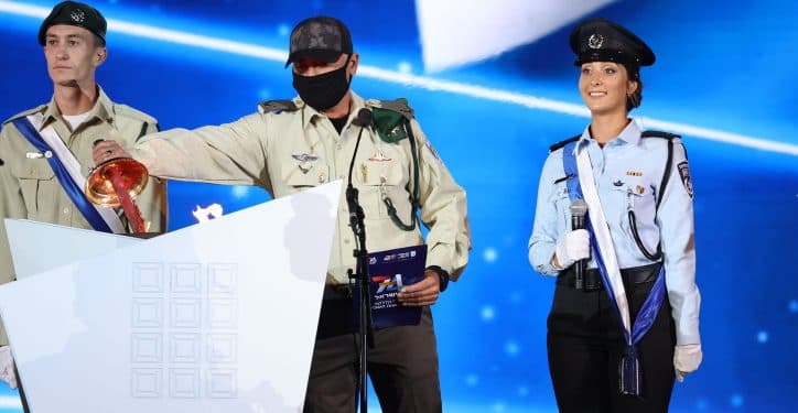 Une cérémonie de Yom Haatsmaout sous le signe de la main tendue