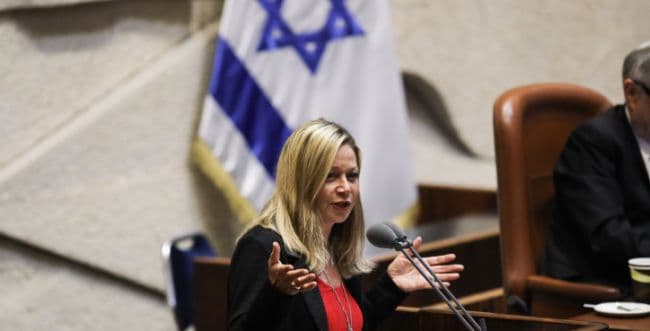 Une partie de Bleu-Blanc tentée par la chute du gouvernement ?