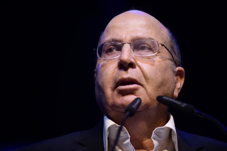 Benjamin Netanyahou poursuit Moshe Yaalon en justice