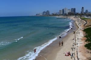 Des roquettes du Hamas explosent au large de Tel-Aviv !