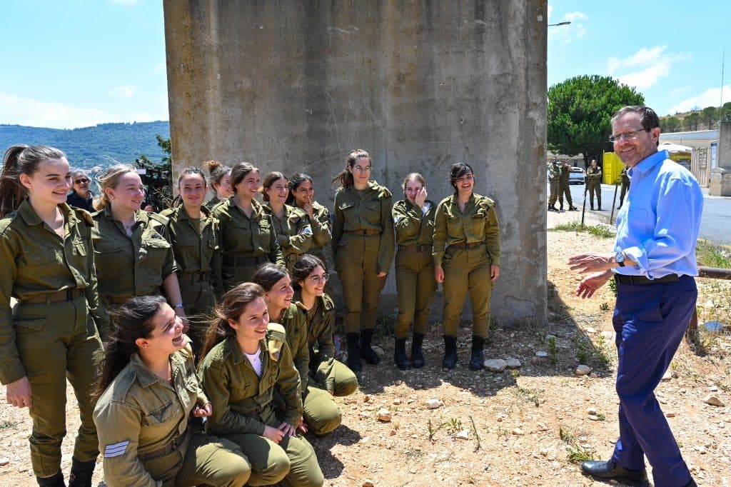 Le Président Herzog effectue une visite à la frontière avec le Liban
