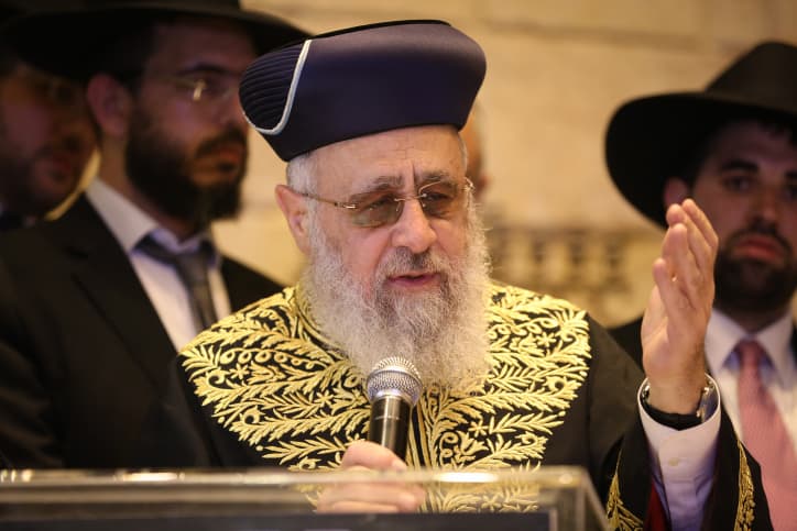 Levée de boucliers après les propos du Rav Itshak Yossef sur l’enrôlement des orthodoxes à l’armée
