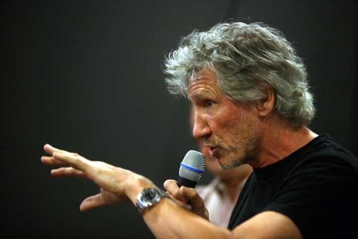 Roger Waters en uniforme nazi sur scène en Allemagne