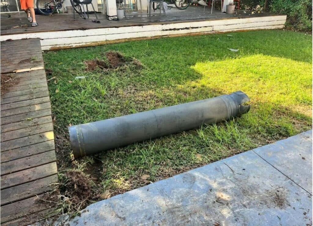 25 roquettes sur la Galilée, 5 sur le centre d’Israël: des blessés et des dégâts matériels