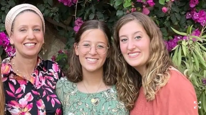 Le Rav Léo Dee bousculé lors d’une prière de Souccot place Dizengoff à Tel Aviv