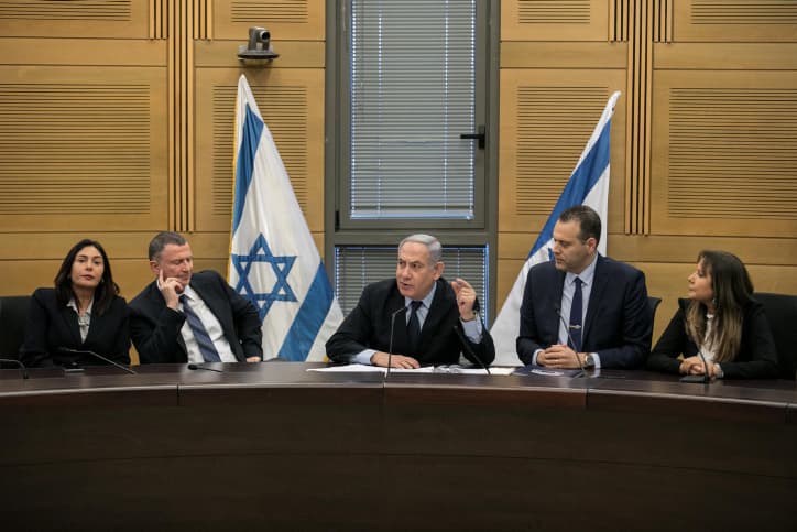 Le plan de l'opposition pour parvenir à faire tomber la coalition