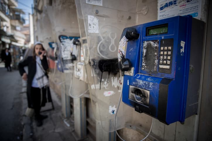 Vers la fin des téléphones publics en Israël ?