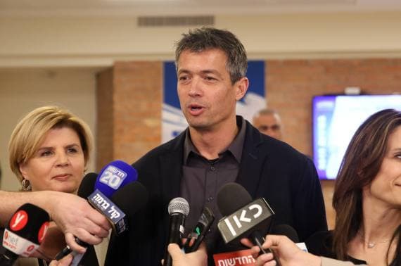 Propos insultants de Yoaz Hendel