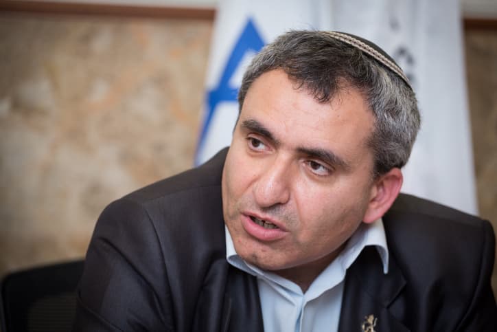 L'élégante porte de sortie de Zeev Elkin