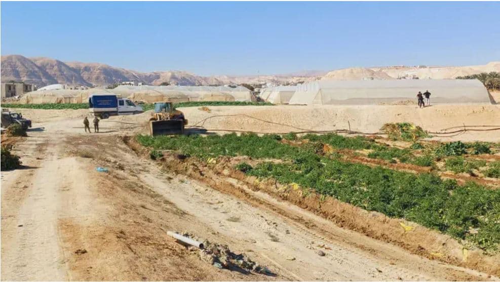 Des squats palestiniens évacués le long de la route 90