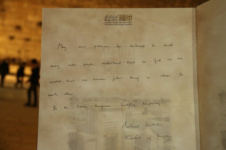 La Présidente hongroise en visite au Kotel
